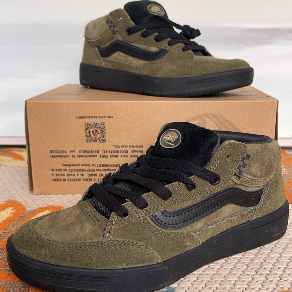 Vans Men’s Zahba Mid
Beatrice Domond Dark Olive
VN000CBSDOL 
Sneakers